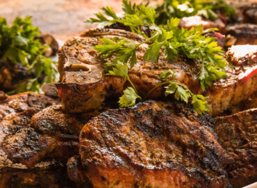 Zu viel Fleisch am Tisch? Ist Fleischverzicht die Lösung für ein gesundes Leben?